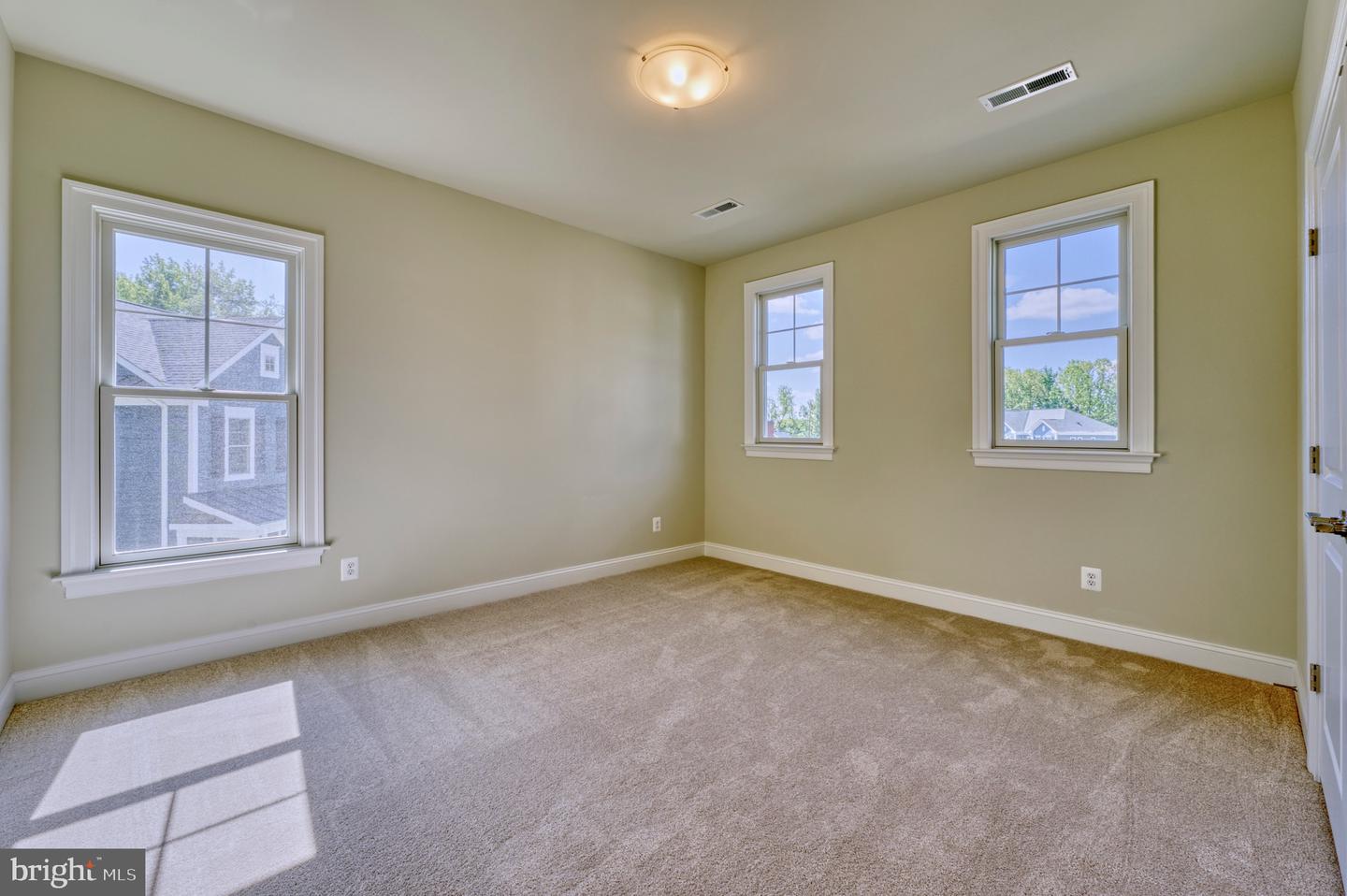 389 HOLMES DR NW, VIENNA, Virginia 22180, 5 Bedrooms Bedrooms, ,5 BathroomsBathrooms,Residential,For sale,389 HOLMES DR NW,VAFX2228210 MLS # VAFX2228210