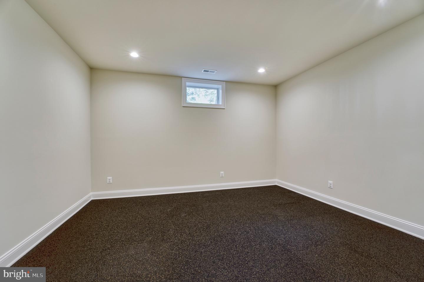 389 HOLMES DR NW, VIENNA, Virginia 22180, 5 Bedrooms Bedrooms, ,5 BathroomsBathrooms,Residential,For sale,389 HOLMES DR NW,VAFX2228210 MLS # VAFX2228210