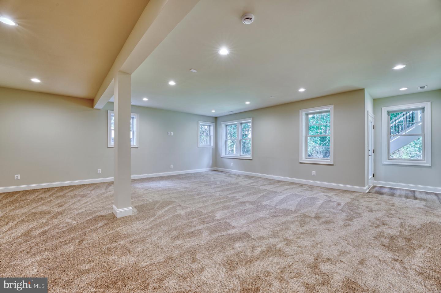 389 HOLMES DR NW, VIENNA, Virginia 22180, 5 Bedrooms Bedrooms, ,5 BathroomsBathrooms,Residential,For sale,389 HOLMES DR NW,VAFX2228210 MLS # VAFX2228210