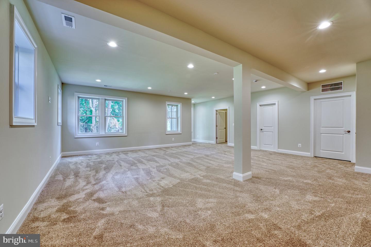389 HOLMES DR NW, VIENNA, Virginia 22180, 5 Bedrooms Bedrooms, ,5 BathroomsBathrooms,Residential,For sale,389 HOLMES DR NW,VAFX2228210 MLS # VAFX2228210