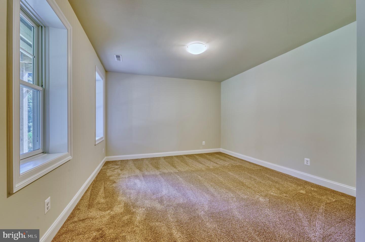 389 HOLMES DR NW, VIENNA, Virginia 22180, 5 Bedrooms Bedrooms, ,5 BathroomsBathrooms,Residential,For sale,389 HOLMES DR NW,VAFX2228210 MLS # VAFX2228210