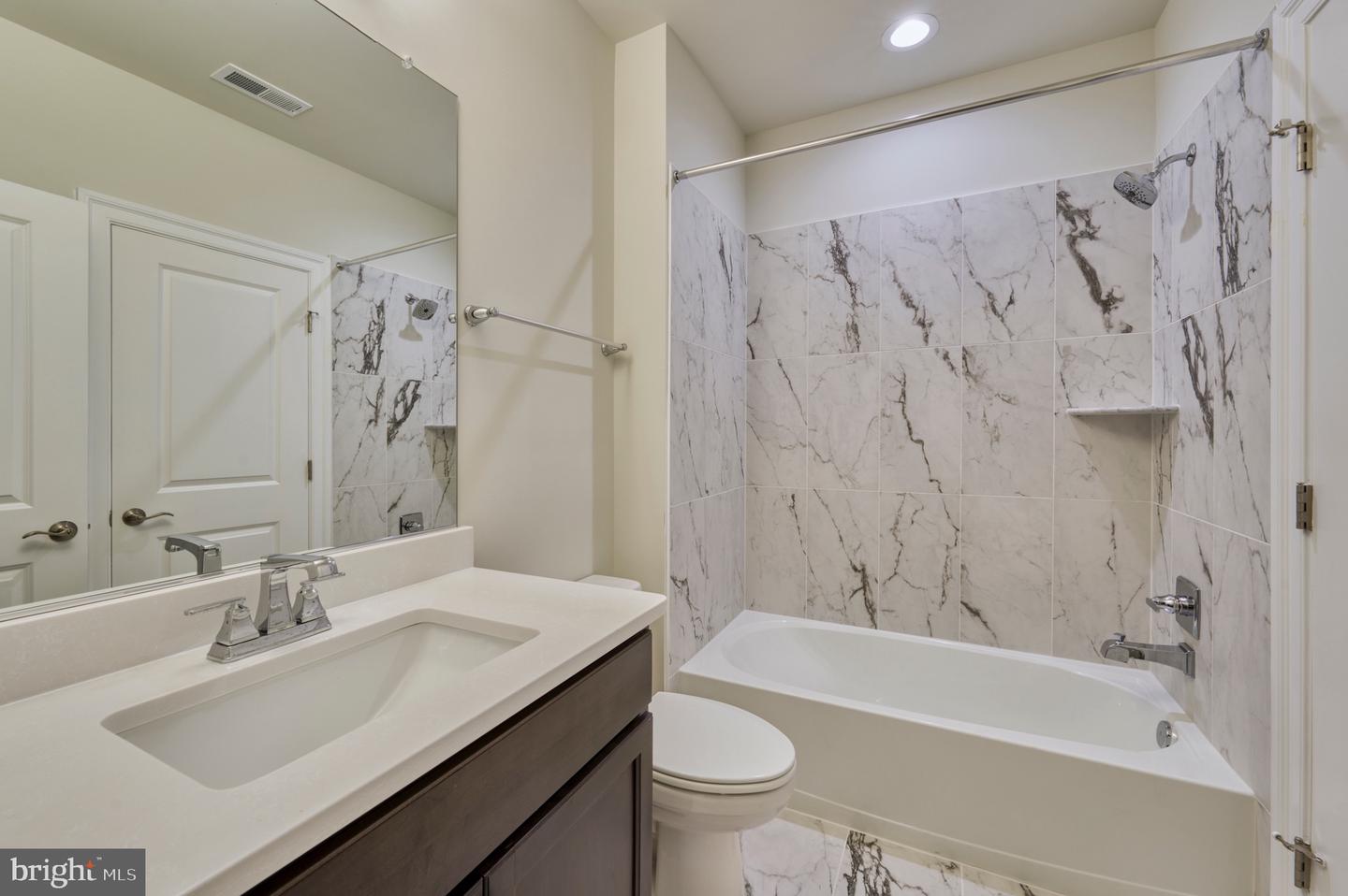 389 HOLMES DR NW, VIENNA, Virginia 22180, 5 Bedrooms Bedrooms, ,5 BathroomsBathrooms,Residential,For sale,389 HOLMES DR NW,VAFX2228210 MLS # VAFX2228210