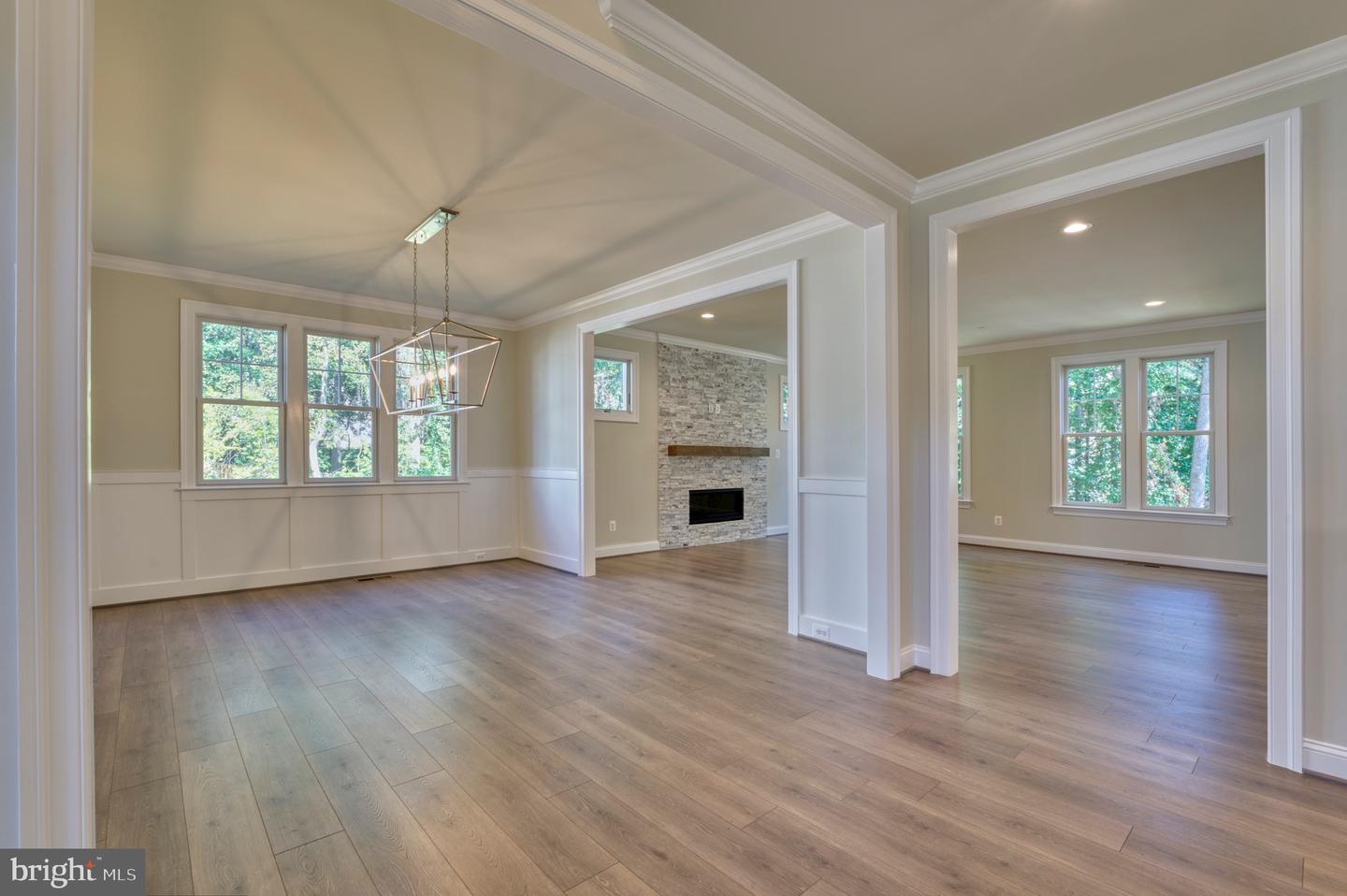 389 HOLMES DR NW, VIENNA, Virginia 22180, 5 Bedrooms Bedrooms, ,5 BathroomsBathrooms,Residential,For sale,389 HOLMES DR NW,VAFX2228210 MLS # VAFX2228210