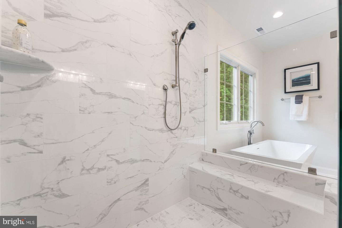389 HOLMES DR NW, VIENNA, Virginia 22180, 5 Bedrooms Bedrooms, ,5 BathroomsBathrooms,Residential,For sale,389 HOLMES DR NW,VAFX2228210 MLS # VAFX2228210