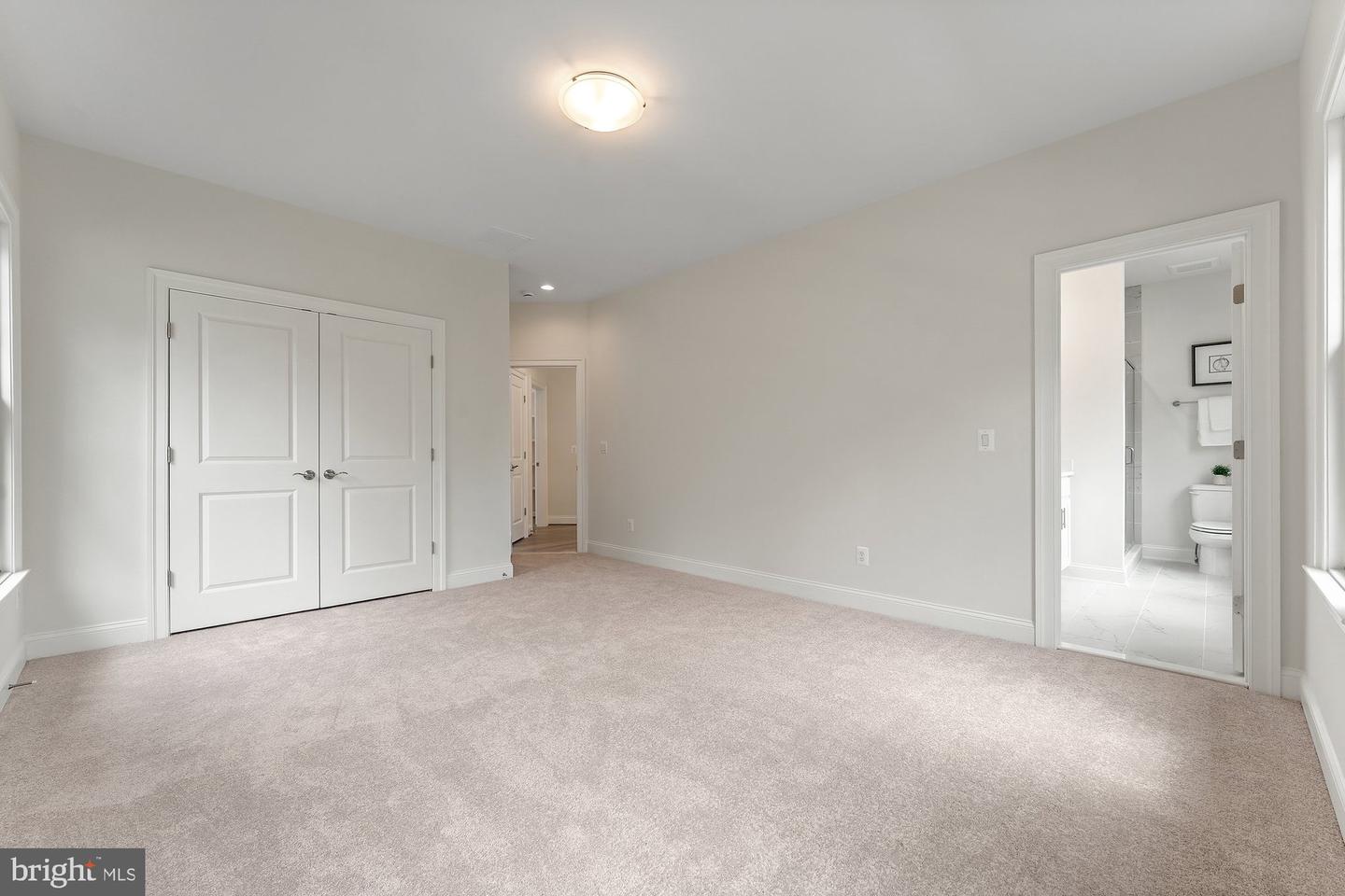 389 HOLMES DR NW, VIENNA, Virginia 22180, 5 Bedrooms Bedrooms, ,5 BathroomsBathrooms,Residential,For sale,389 HOLMES DR NW,VAFX2228210 MLS # VAFX2228210