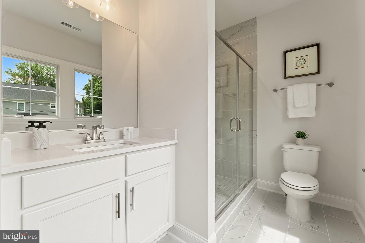 389 HOLMES DR NW, VIENNA, Virginia 22180, 5 Bedrooms Bedrooms, ,5 BathroomsBathrooms,Residential,For sale,389 HOLMES DR NW,VAFX2228210 MLS # VAFX2228210