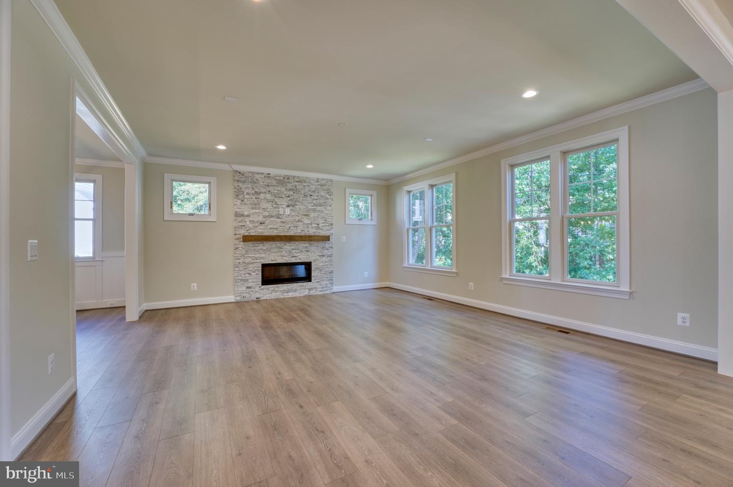 389 HOLMES DR NW, VIENNA, Virginia 22180, 5 Bedrooms Bedrooms, ,5 BathroomsBathrooms,Residential,For sale,389 HOLMES DR NW,VAFX2228210 MLS # VAFX2228210