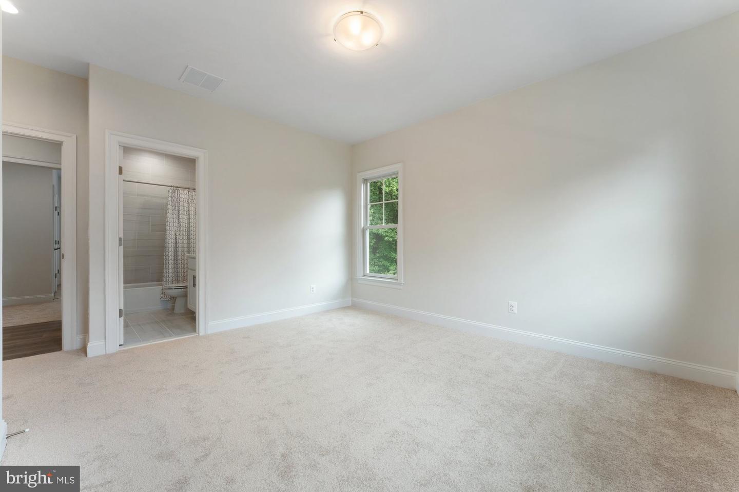 389 HOLMES DR NW, VIENNA, Virginia 22180, 5 Bedrooms Bedrooms, ,5 BathroomsBathrooms,Residential,For sale,389 HOLMES DR NW,VAFX2228210 MLS # VAFX2228210