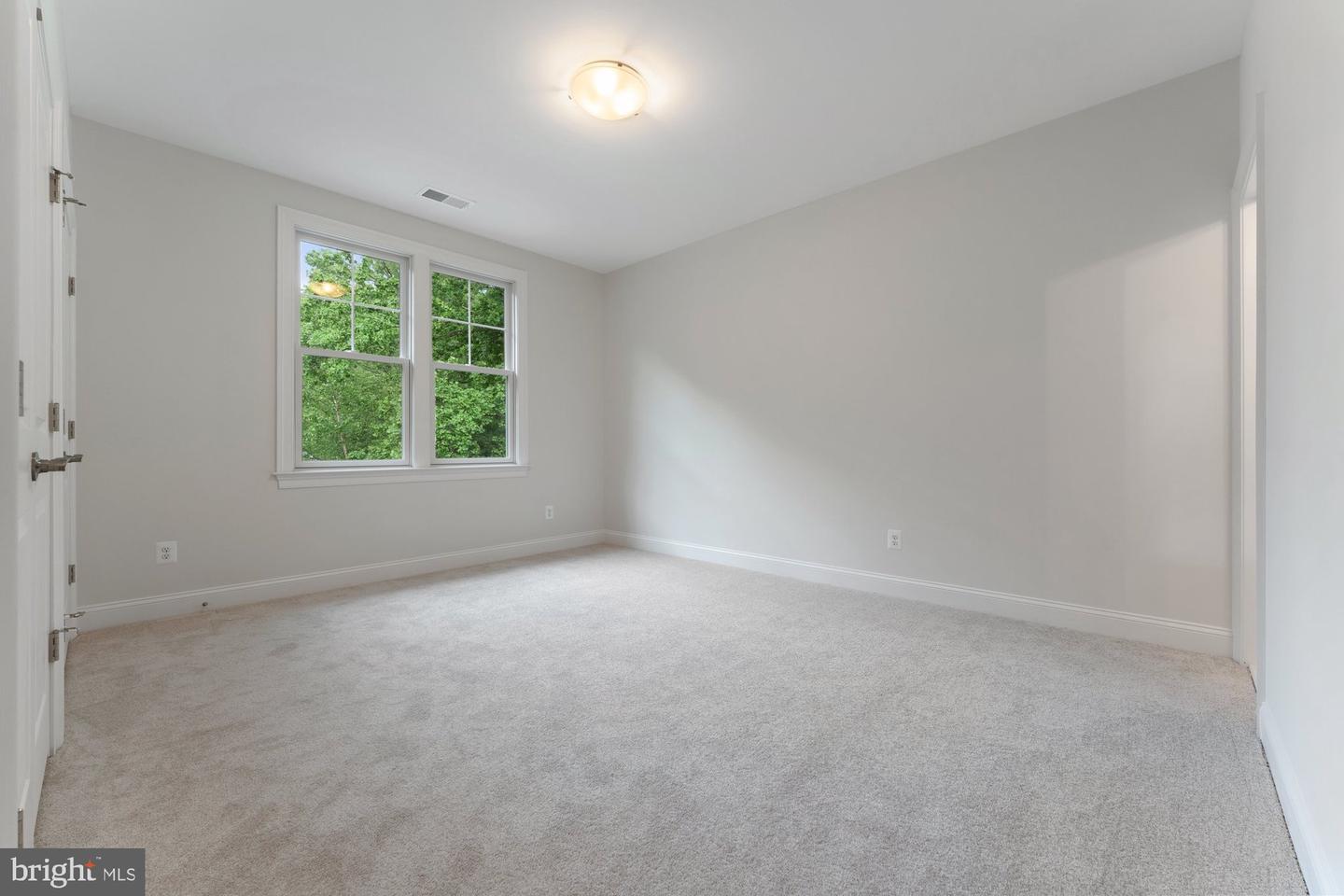 389 HOLMES DR NW, VIENNA, Virginia 22180, 5 Bedrooms Bedrooms, ,5 BathroomsBathrooms,Residential,For sale,389 HOLMES DR NW,VAFX2228210 MLS # VAFX2228210
