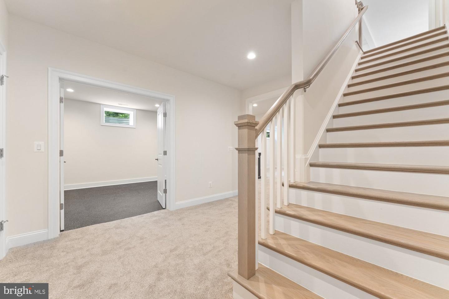 389 HOLMES DR NW, VIENNA, Virginia 22180, 5 Bedrooms Bedrooms, ,5 BathroomsBathrooms,Residential,For sale,389 HOLMES DR NW,VAFX2228210 MLS # VAFX2228210