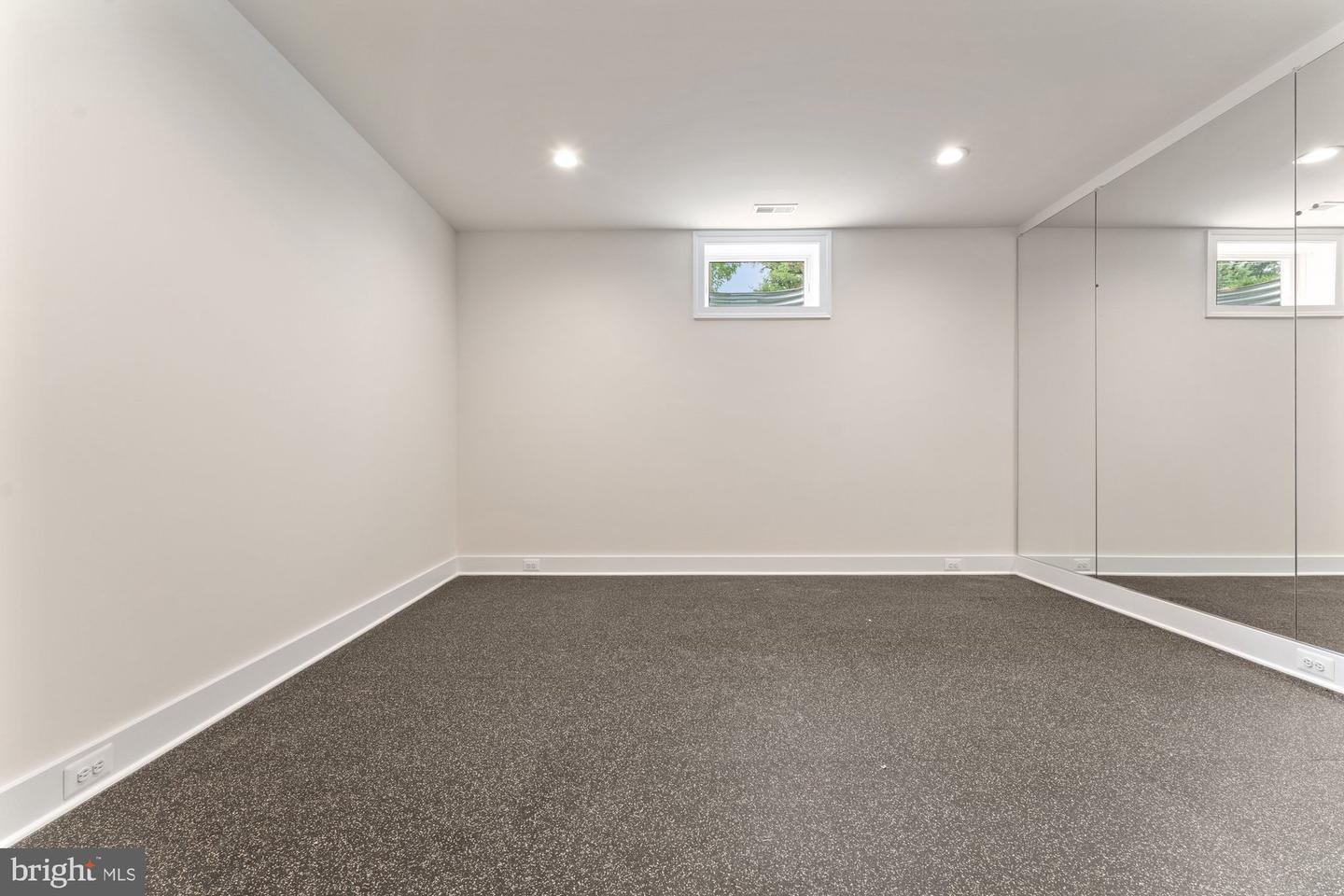 389 HOLMES DR NW, VIENNA, Virginia 22180, 5 Bedrooms Bedrooms, ,5 BathroomsBathrooms,Residential,For sale,389 HOLMES DR NW,VAFX2228210 MLS # VAFX2228210