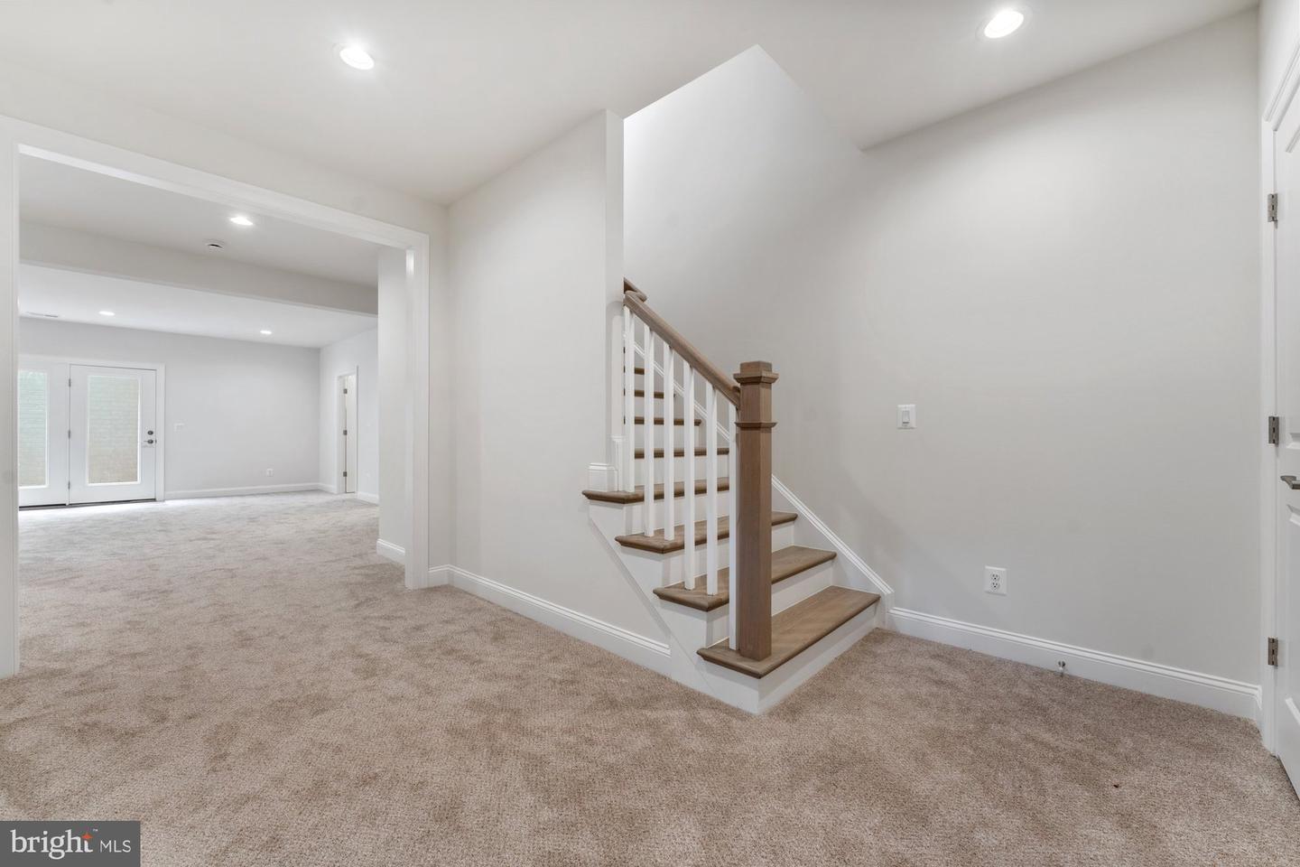 389 HOLMES DR NW, VIENNA, Virginia 22180, 5 Bedrooms Bedrooms, ,5 BathroomsBathrooms,Residential,For sale,389 HOLMES DR NW,VAFX2228210 MLS # VAFX2228210