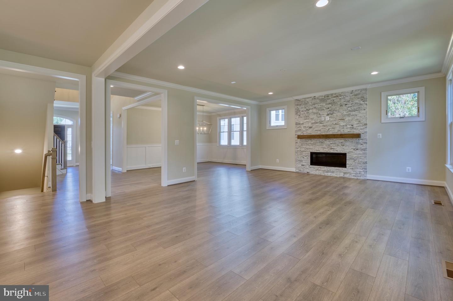 389 HOLMES DR NW, VIENNA, Virginia 22180, 5 Bedrooms Bedrooms, ,5 BathroomsBathrooms,Residential,For sale,389 HOLMES DR NW,VAFX2228210 MLS # VAFX2228210