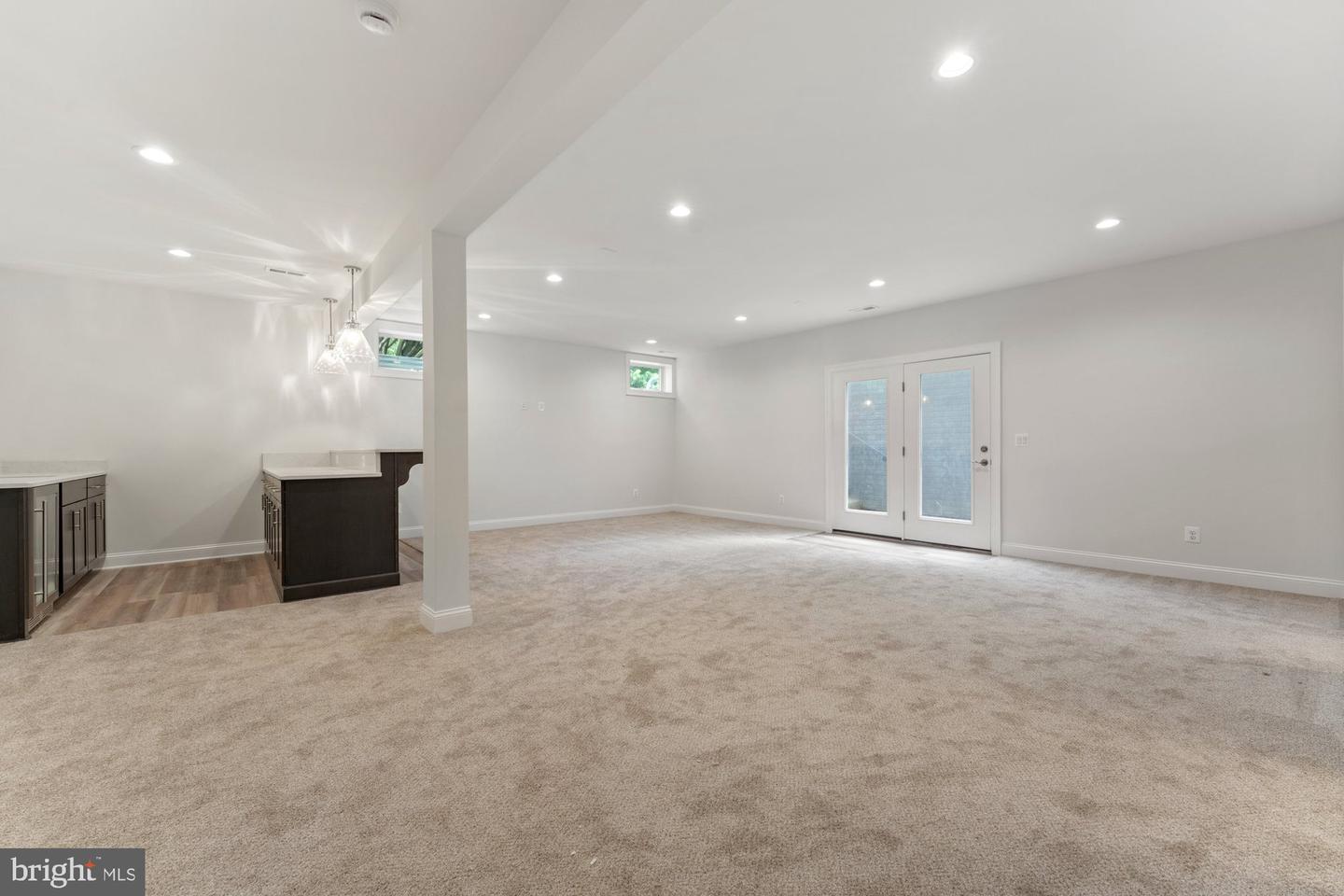 389 HOLMES DR NW, VIENNA, Virginia 22180, 5 Bedrooms Bedrooms, ,5 BathroomsBathrooms,Residential,For sale,389 HOLMES DR NW,VAFX2228210 MLS # VAFX2228210