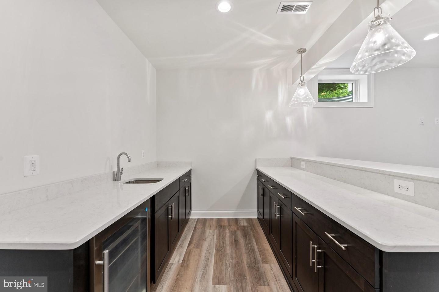 389 HOLMES DR NW, VIENNA, Virginia 22180, 5 Bedrooms Bedrooms, ,5 BathroomsBathrooms,Residential,For sale,389 HOLMES DR NW,VAFX2228210 MLS # VAFX2228210