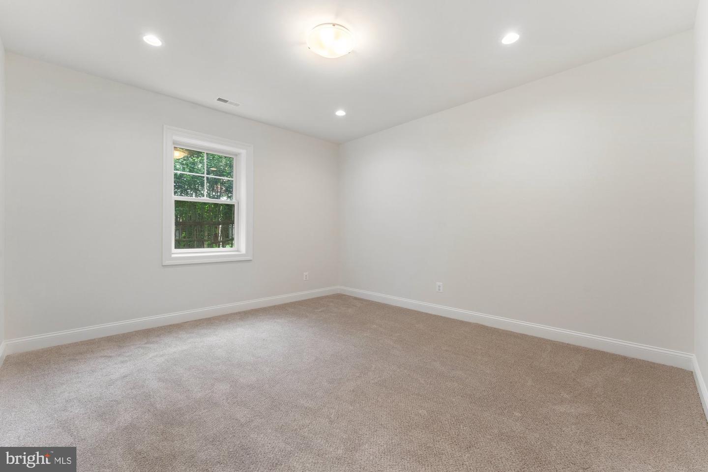389 HOLMES DR NW, VIENNA, Virginia 22180, 5 Bedrooms Bedrooms, ,5 BathroomsBathrooms,Residential,For sale,389 HOLMES DR NW,VAFX2228210 MLS # VAFX2228210