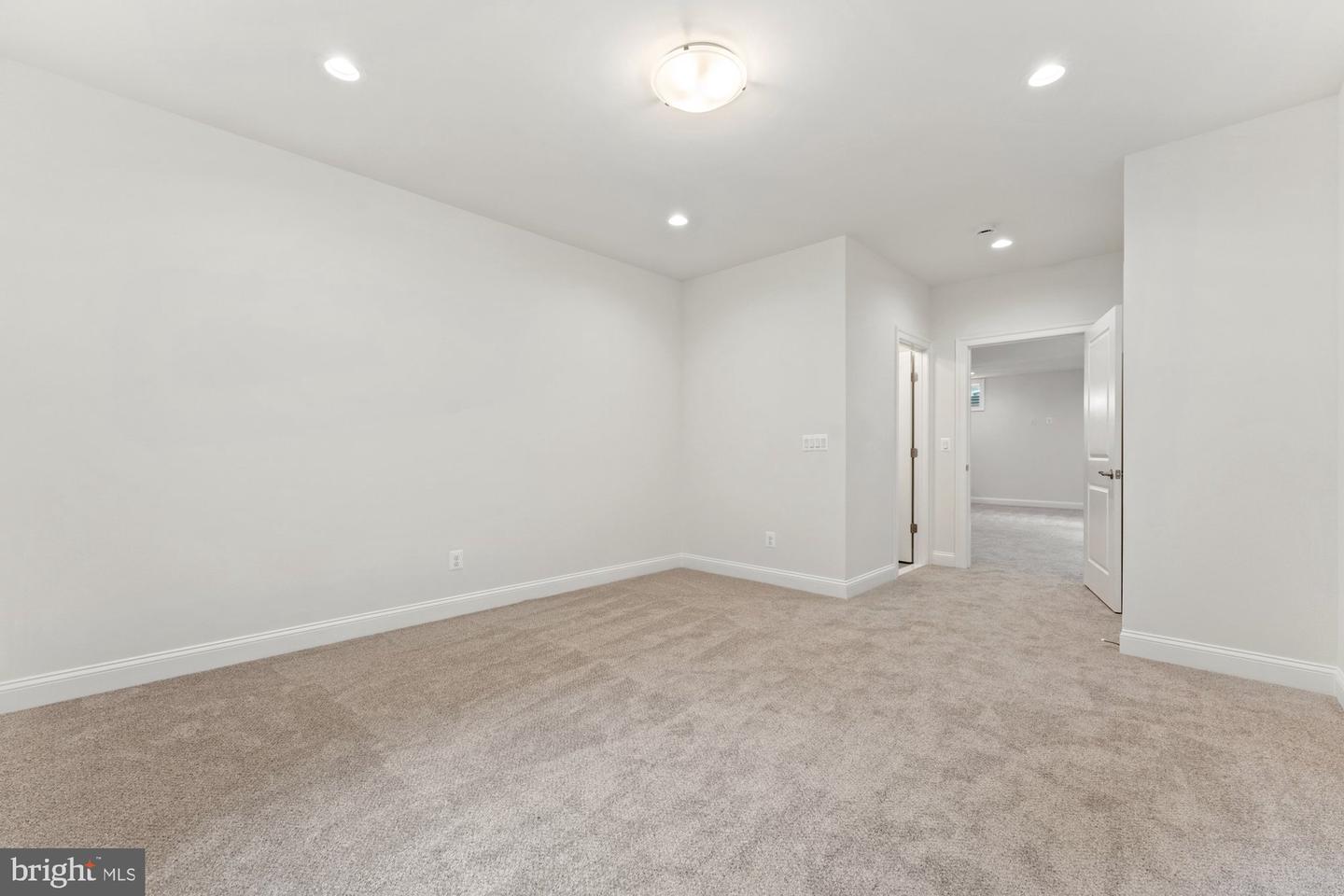 389 HOLMES DR NW, VIENNA, Virginia 22180, 5 Bedrooms Bedrooms, ,5 BathroomsBathrooms,Residential,For sale,389 HOLMES DR NW,VAFX2228210 MLS # VAFX2228210