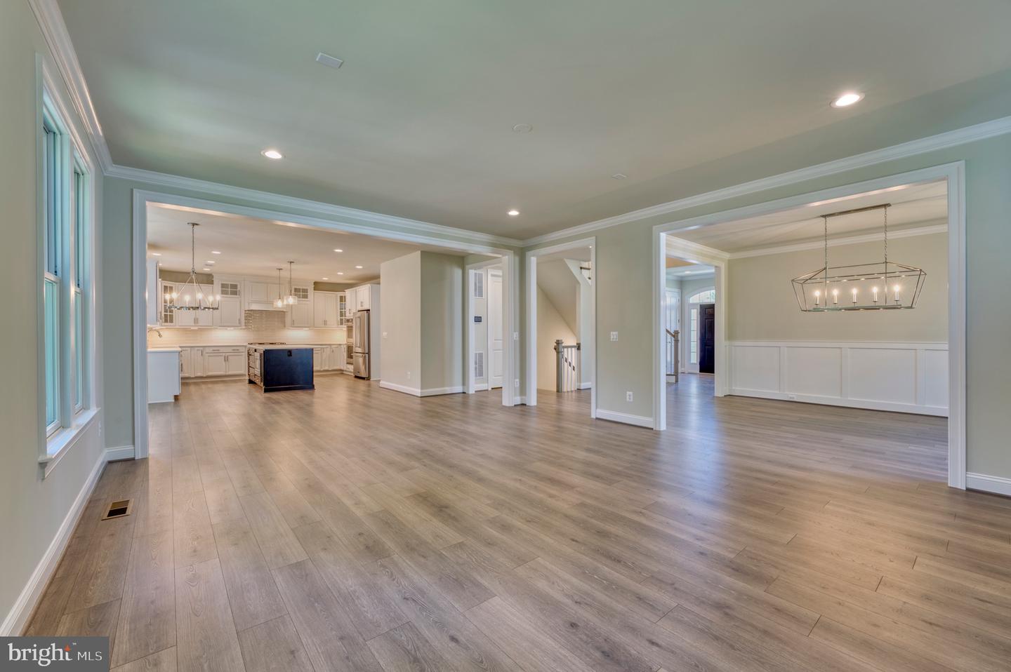 389 HOLMES DR NW, VIENNA, Virginia 22180, 5 Bedrooms Bedrooms, ,5 BathroomsBathrooms,Residential,For sale,389 HOLMES DR NW,VAFX2228210 MLS # VAFX2228210