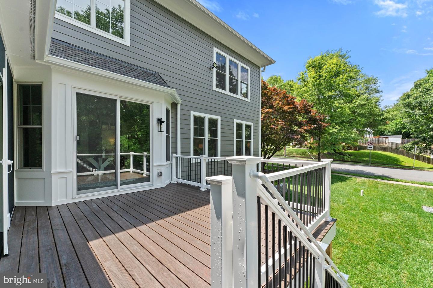 389 HOLMES DR NW, VIENNA, Virginia 22180, 5 Bedrooms Bedrooms, ,5 BathroomsBathrooms,Residential,For sale,389 HOLMES DR NW,VAFX2228210 MLS # VAFX2228210