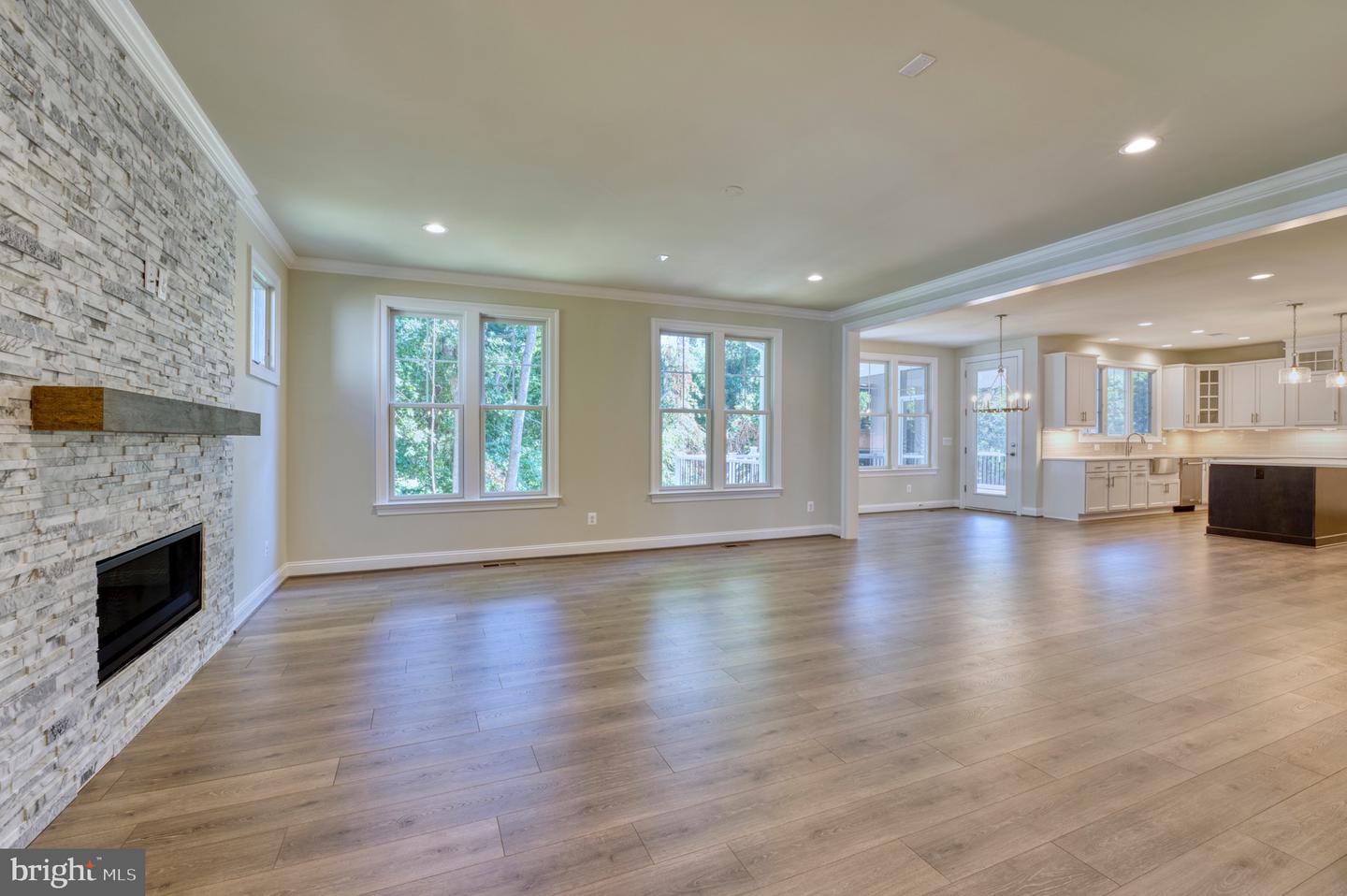 389 HOLMES DR NW, VIENNA, Virginia 22180, 5 Bedrooms Bedrooms, ,5 BathroomsBathrooms,Residential,For sale,389 HOLMES DR NW,VAFX2228210 MLS # VAFX2228210
