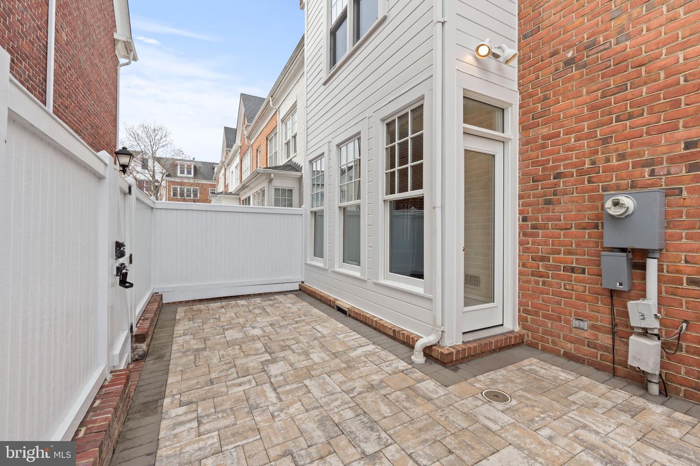 966 N WASHINGTON ST N, ALEXANDRIA, Virginia 22314, 3 Bedrooms Bedrooms, ,3 BathroomsBathrooms,Residential,For sale,966 N WASHINGTON ST N,VAAX2043026 MLS # VAAX2043026