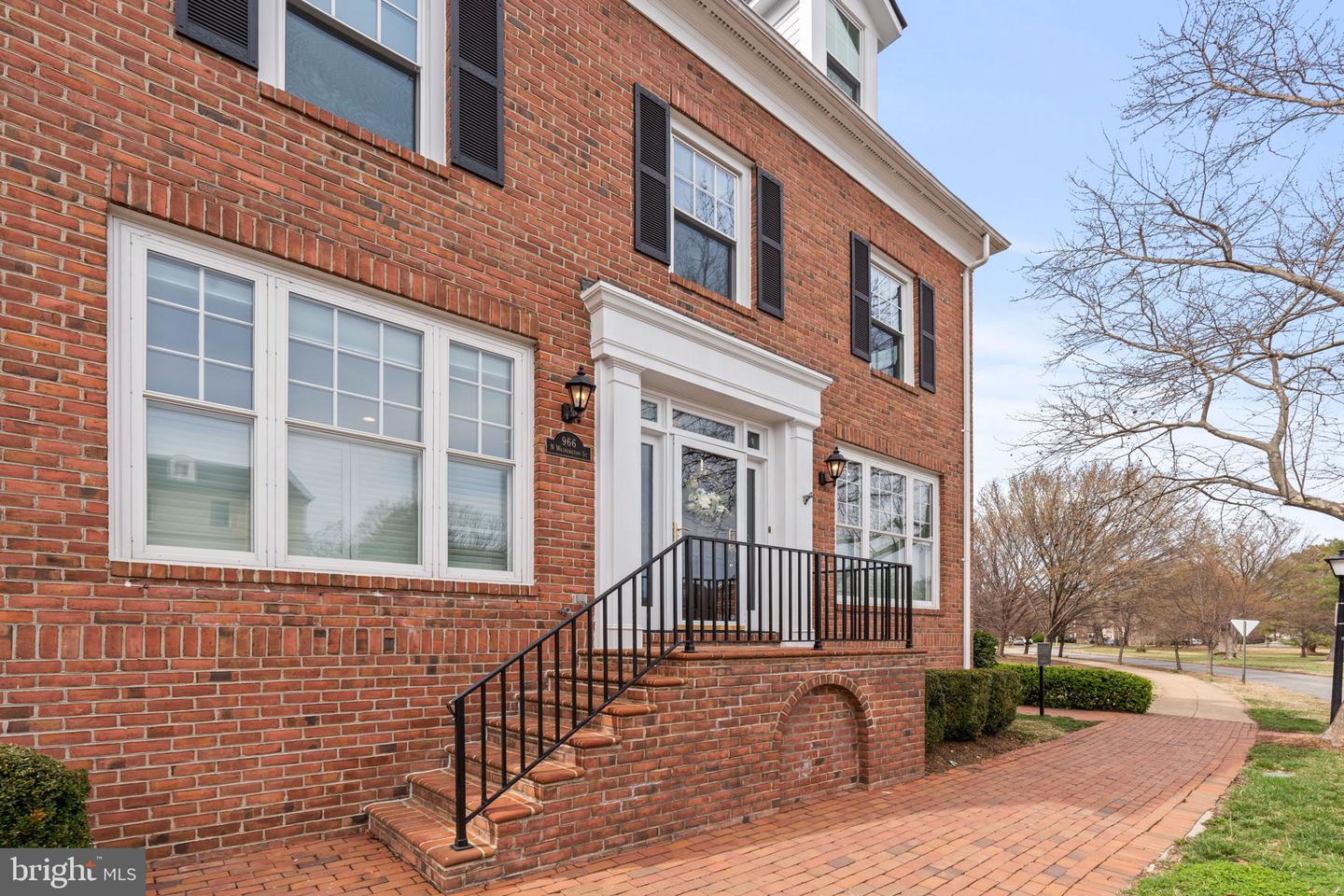 966 N WASHINGTON ST N, ALEXANDRIA, Virginia 22314, 3 Bedrooms Bedrooms, ,3 BathroomsBathrooms,Residential,For sale,966 N WASHINGTON ST N,VAAX2043026 MLS # VAAX2043026