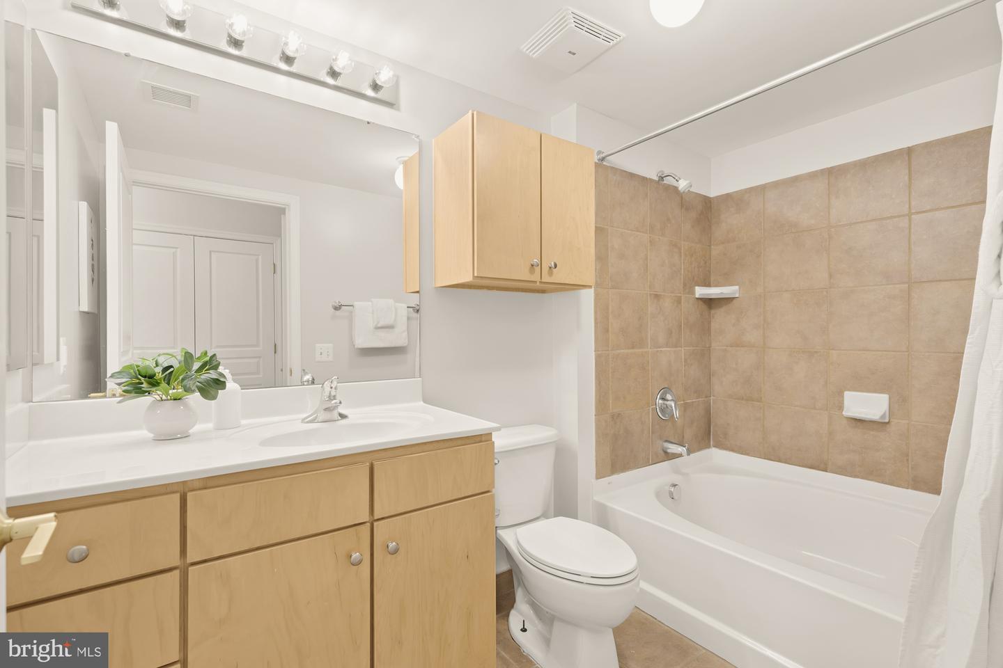 616 E ST NW #447, WASHINGTON, District Of Columbia 20004, 2 Bedrooms Bedrooms, ,2 BathroomsBathrooms,Residential,For sale,616 E ST NW #447,DCDC2188602 MLS # DCDC2188602