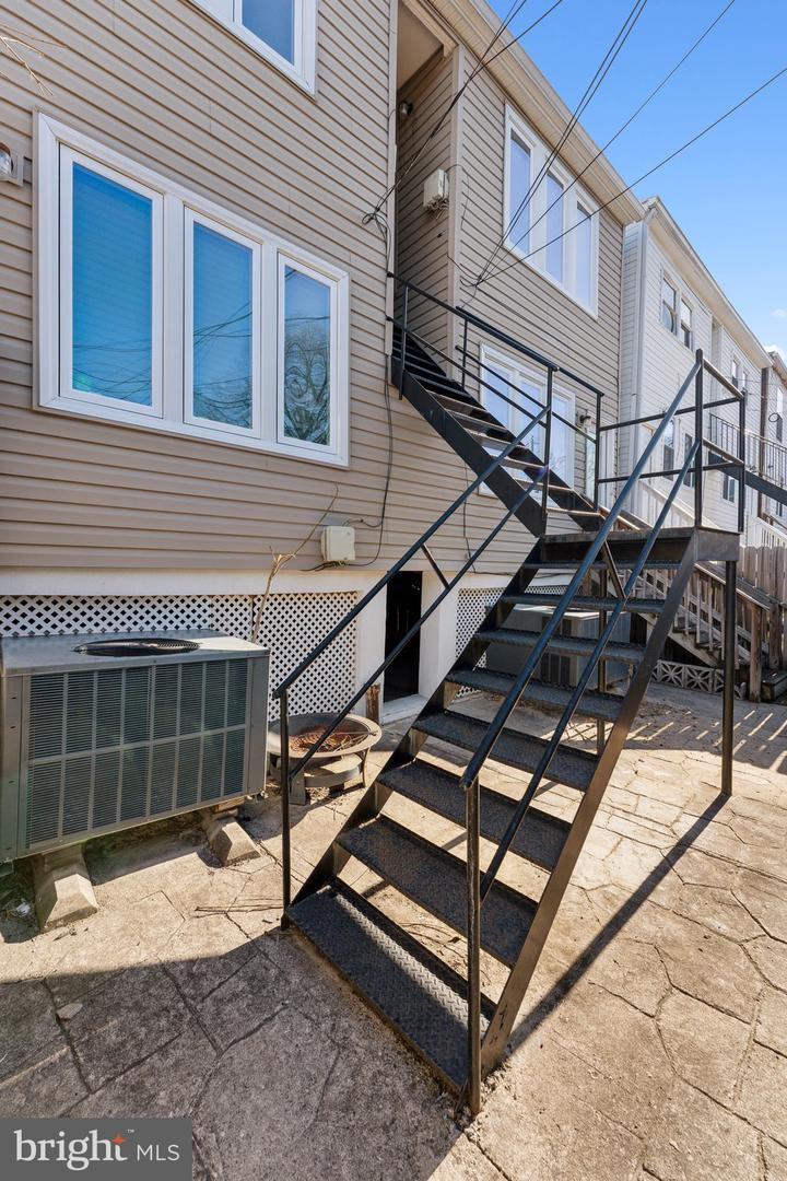 1111 PENN ST NE #4, WASHINGTON, District Of Columbia 20002, 1 Bedroom Bedrooms, ,1 BathroomBathrooms,Residential,For sale,1111 PENN ST NE #4,DCDC2188878 MLS # DCDC2188878