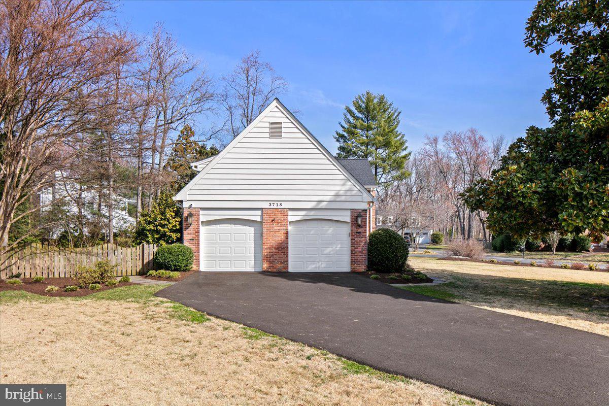 3718 CARRIAGE HOUSE CT, ALEXANDRIA, Virginia 22309, 5 Bedrooms Bedrooms, ,2 BathroomsBathrooms,Residential,For sale,3718 CARRIAGE HOUSE CT,VAFX2227250 MLS # VAFX2227250