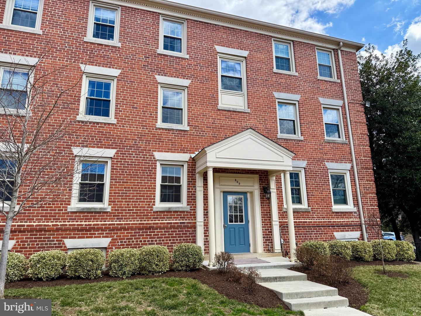 509 BASHFORD LN #1, ALEXANDRIA, Virginia 22314, 2 Bedrooms Bedrooms, ,2 BathroomsBathrooms,Residential,For sale,509 BASHFORD LN #1,VAAX2042836 MLS # VAAX2042836