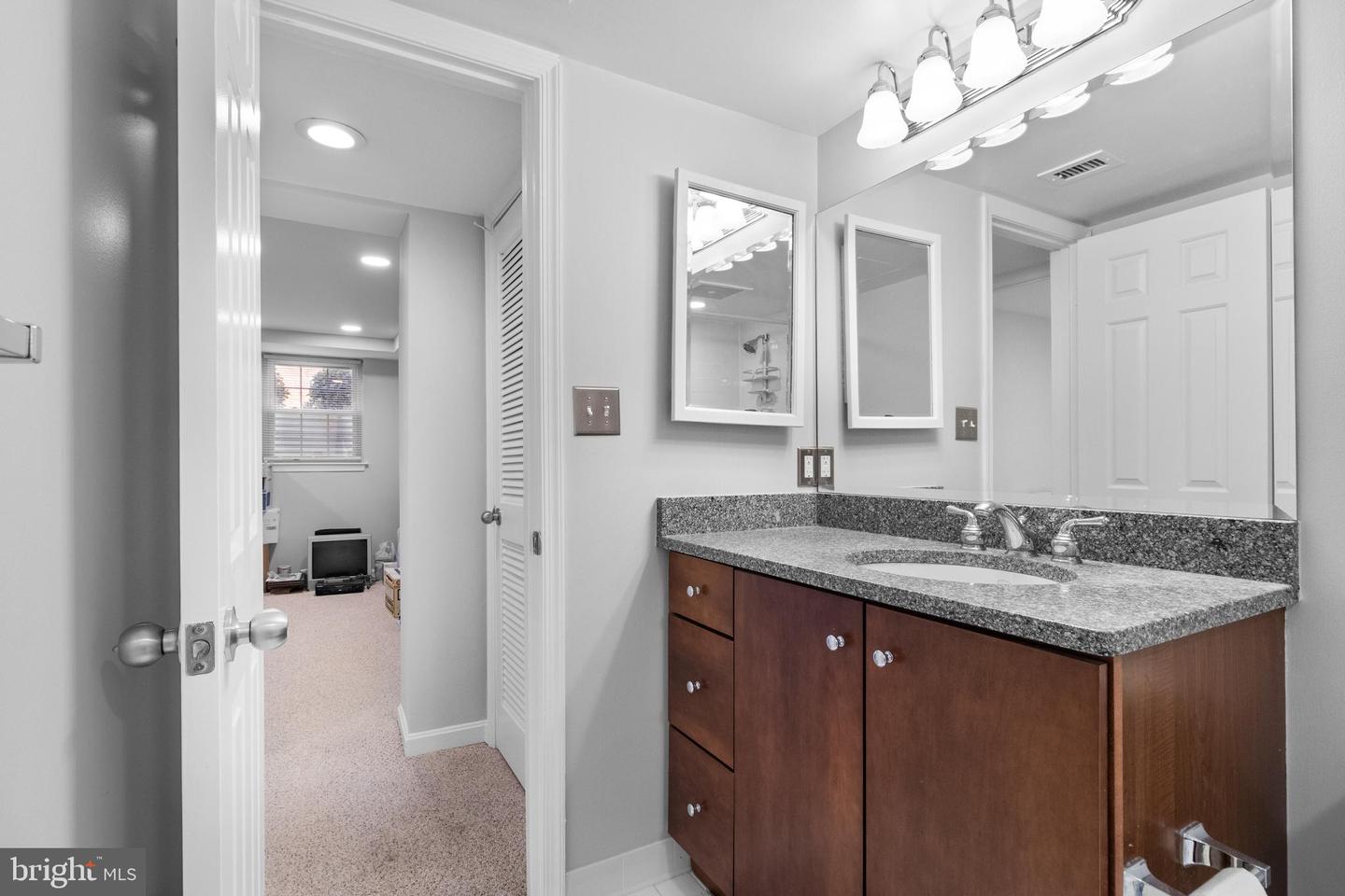 509 BASHFORD LN #1, ALEXANDRIA, Virginia 22314, 2 Bedrooms Bedrooms, ,2 BathroomsBathrooms,Residential,For sale,509 BASHFORD LN #1,VAAX2042836 MLS # VAAX2042836