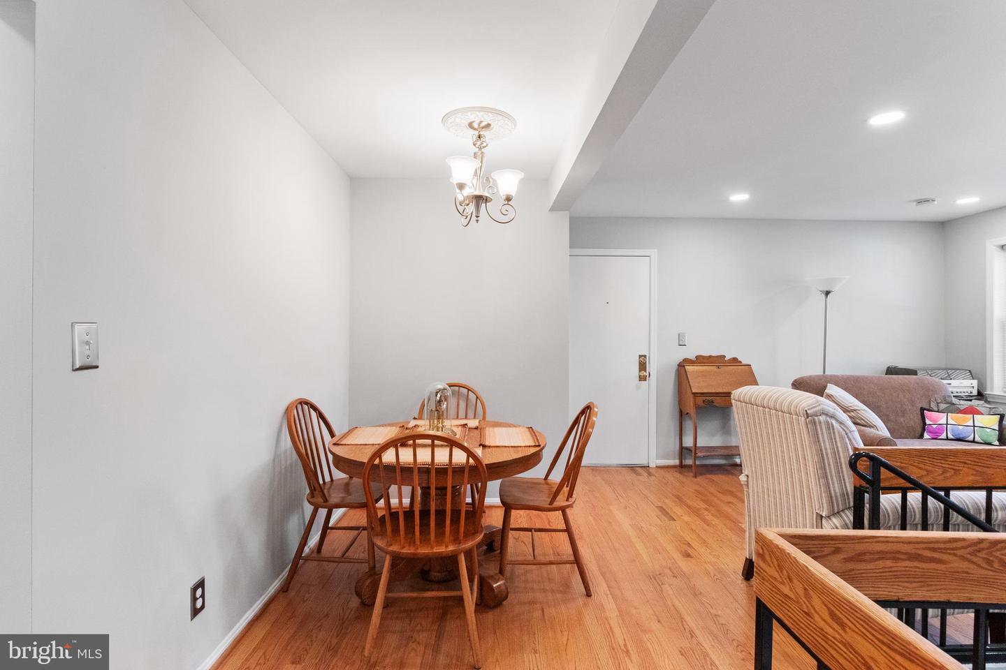 509 BASHFORD LN #1, ALEXANDRIA, Virginia 22314, 2 Bedrooms Bedrooms, ,2 BathroomsBathrooms,Residential,For sale,509 BASHFORD LN #1,VAAX2042836 MLS # VAAX2042836