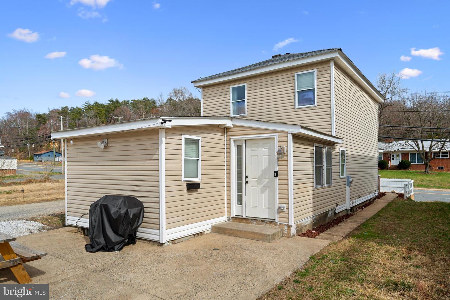 139 CAMBRIDGE ST, FREDERICKSBURG, Virginia 22405, 2 Bedrooms Bedrooms, ,2 BathroomsBathrooms,Residential,For sale,139 CAMBRIDGE ST,VAST2036858 MLS # VAST2036858