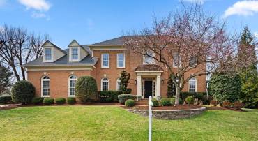 1584 HIGHLAND GLEN PL, MCLEAN, Virginia 22101, 5 Bedrooms Bedrooms, ,4 BathroomsBathrooms,Residential,For sale,1584 HIGHLAND GLEN PL,VAFX2218848 MLS # VAFX2218848