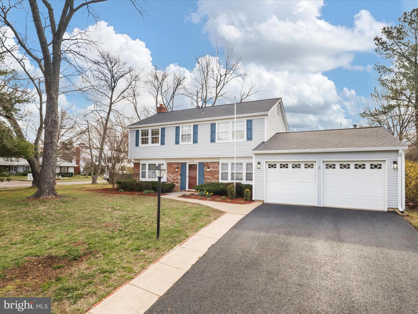 4103 PEONY WAY, FAIRFAX, Virginia 22033, 4 Bedrooms Bedrooms, ,2 BathroomsBathrooms,Residential,For sale,4103 PEONY WAY,VAFX2224264 MLS # VAFX2224264