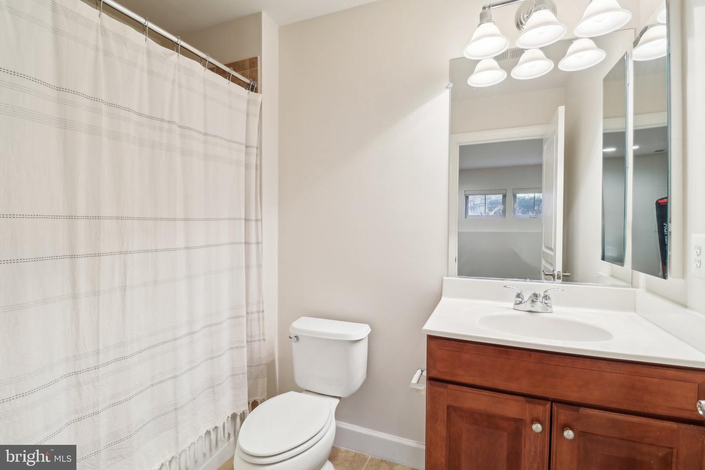 2561 S KENMORE CT, ARLINGTON, Virginia 22206, 3 Bedrooms Bedrooms, ,3 BathroomsBathrooms,Residential,For sale,2561 S KENMORE CT,VAAR2054708 MLS # VAAR2054708