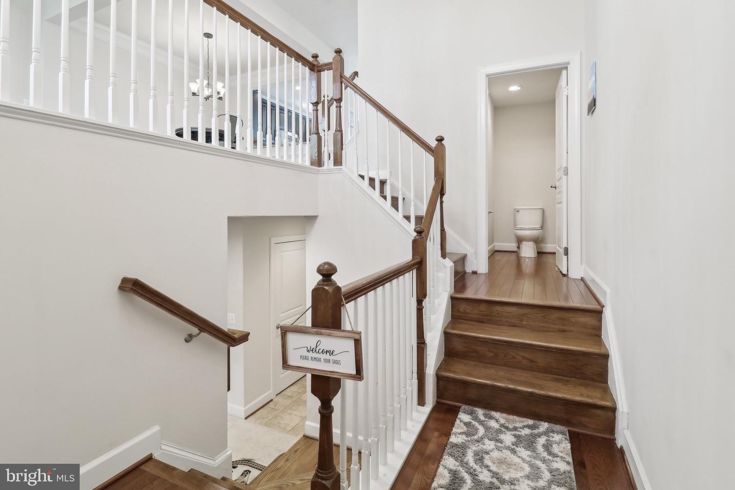 2561 S KENMORE CT, ARLINGTON, Virginia 22206, 3 Bedrooms Bedrooms, ,3 BathroomsBathrooms,Residential,For sale,2561 S KENMORE CT,VAAR2054708 MLS # VAAR2054708