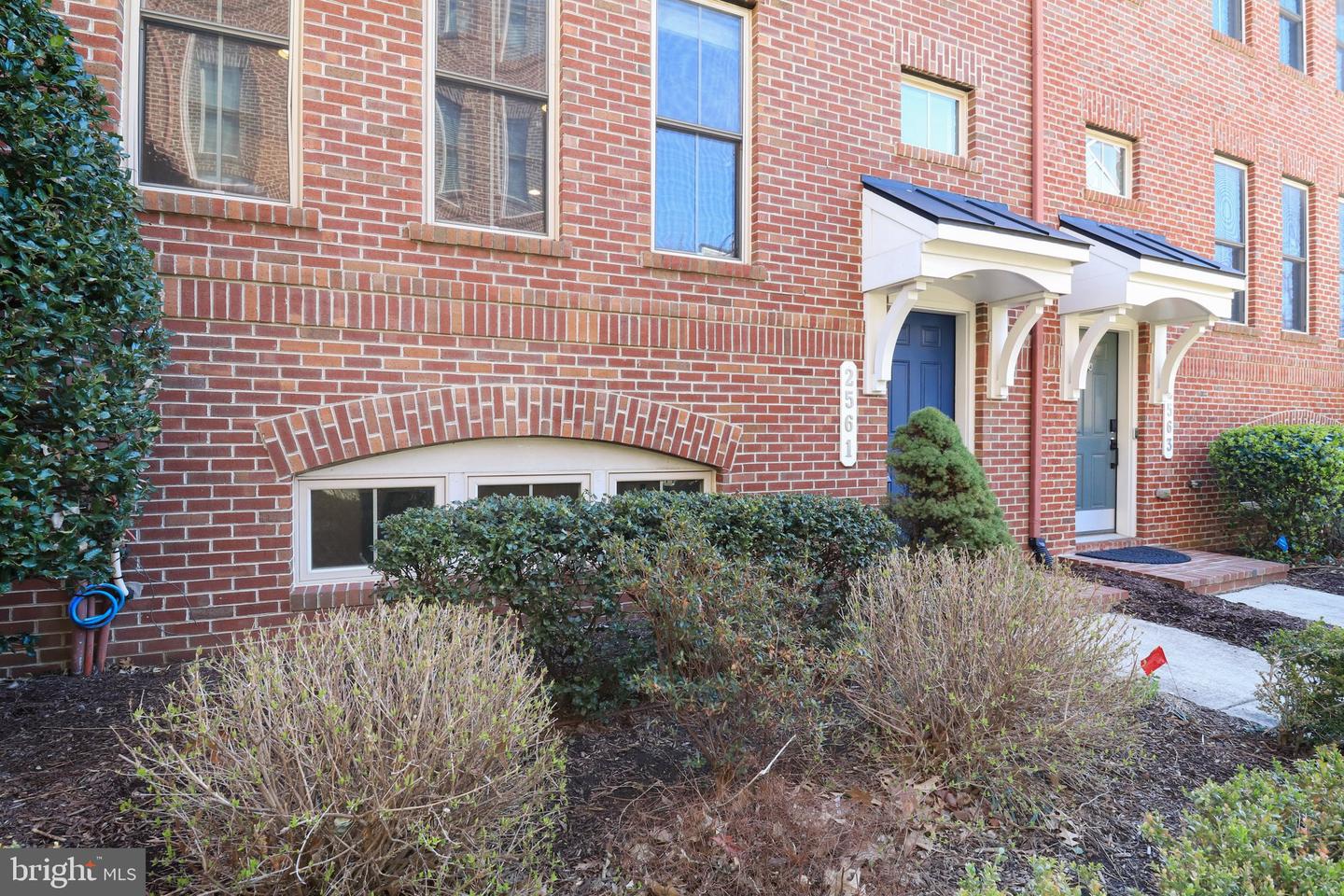 2561 S KENMORE CT, ARLINGTON, Virginia 22206, 3 Bedrooms Bedrooms, ,3 BathroomsBathrooms,Residential,For sale,2561 S KENMORE CT,VAAR2054708 MLS # VAAR2054708