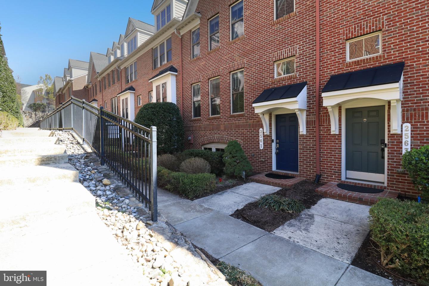 2561 S KENMORE CT, ARLINGTON, Virginia 22206, 3 Bedrooms Bedrooms, ,3 BathroomsBathrooms,Residential,For sale,2561 S KENMORE CT,VAAR2054708 MLS # VAAR2054708