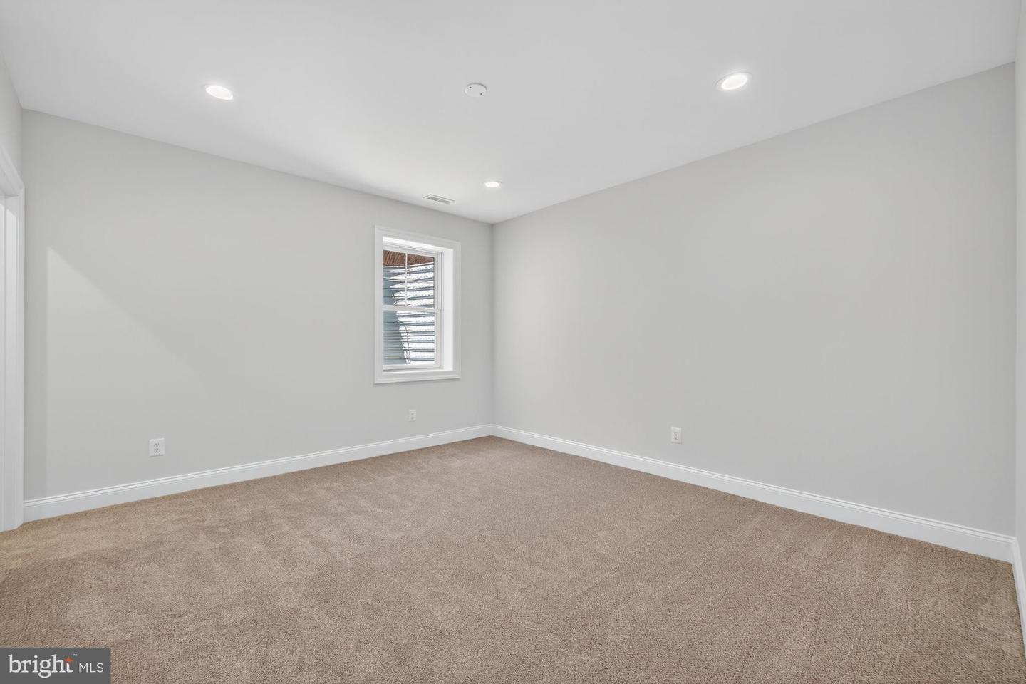 910 FAIRWAY DR NE, VIENNA, Virginia 22180, 6 Bedrooms Bedrooms, ,6 BathroomsBathrooms,Residential,For sale,910 FAIRWAY DR NE,VAFX2228436 MLS # VAFX2228436