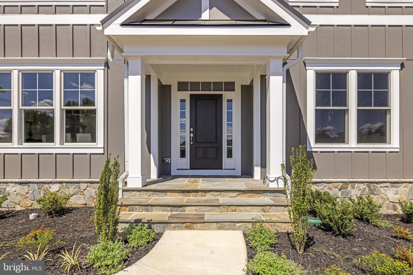 910 FAIRWAY DR NE, VIENNA, Virginia 22180, 6 Bedrooms Bedrooms, ,6 BathroomsBathrooms,Residential,For sale,910 FAIRWAY DR NE,VAFX2228436 MLS # VAFX2228436