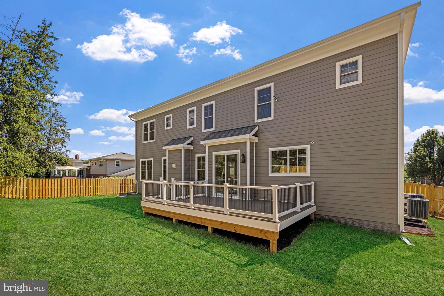 910 FAIRWAY DR NE, VIENNA, Virginia 22180, 6 Bedrooms Bedrooms, ,6 BathroomsBathrooms,Residential,For sale,910 FAIRWAY DR NE,VAFX2228436 MLS # VAFX2228436