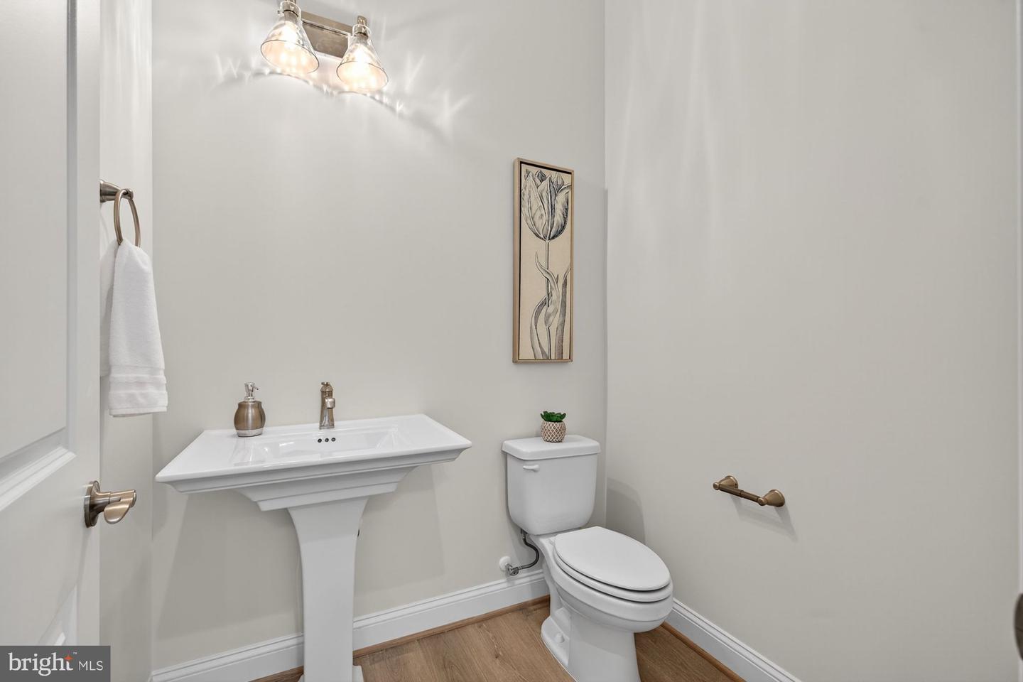 910 FAIRWAY DR NE, VIENNA, Virginia 22180, 6 Bedrooms Bedrooms, ,6 BathroomsBathrooms,Residential,For sale,910 FAIRWAY DR NE,VAFX2228436 MLS # VAFX2228436