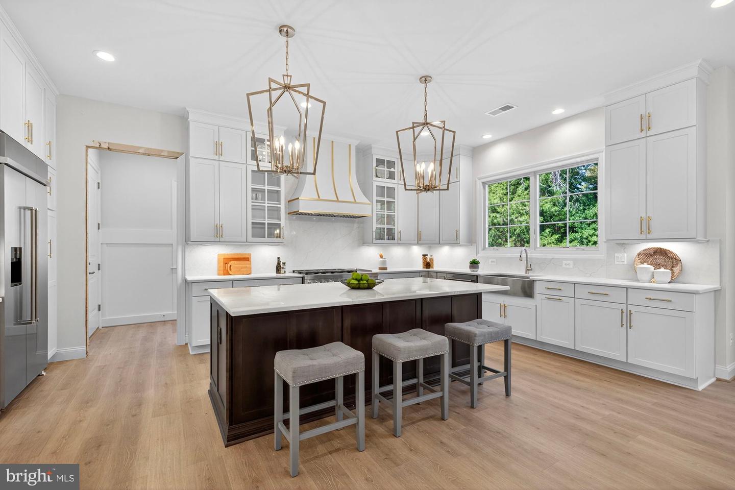 910 FAIRWAY DR NE, VIENNA, Virginia 22180, 6 Bedrooms Bedrooms, ,6 BathroomsBathrooms,Residential,For sale,910 FAIRWAY DR NE,VAFX2228436 MLS # VAFX2228436
