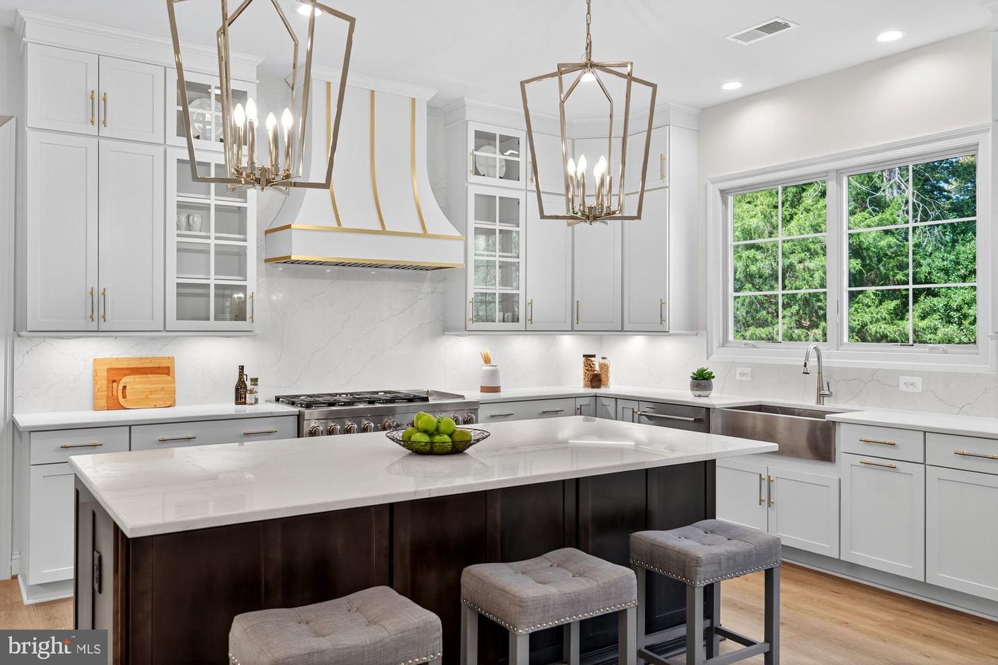 910 FAIRWAY DR NE, VIENNA, Virginia 22180, 6 Bedrooms Bedrooms, ,6 BathroomsBathrooms,Residential,For sale,910 FAIRWAY DR NE,VAFX2228436 MLS # VAFX2228436