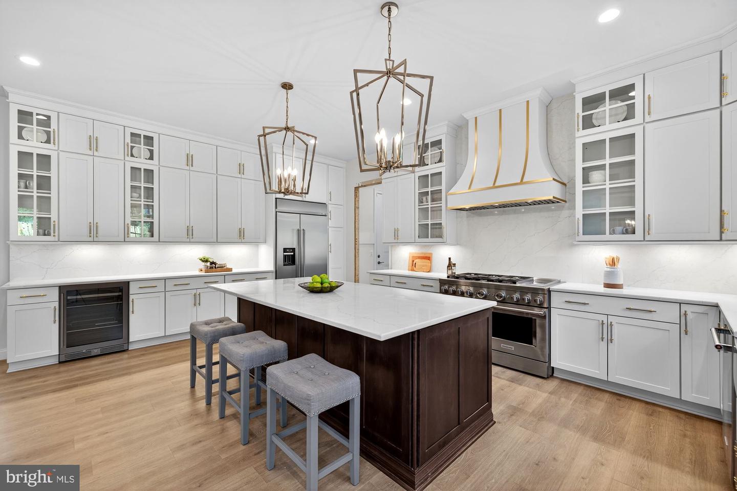 910 FAIRWAY DR NE, VIENNA, Virginia 22180, 6 Bedrooms Bedrooms, ,6 BathroomsBathrooms,Residential,For sale,910 FAIRWAY DR NE,VAFX2228436 MLS # VAFX2228436