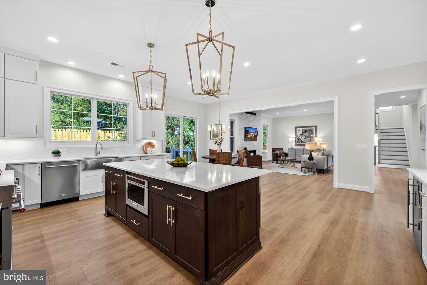 910 FAIRWAY DR NE, VIENNA, Virginia 22180, 6 Bedrooms Bedrooms, ,6 BathroomsBathrooms,Residential,For sale,910 FAIRWAY DR NE,VAFX2228436 MLS # VAFX2228436
