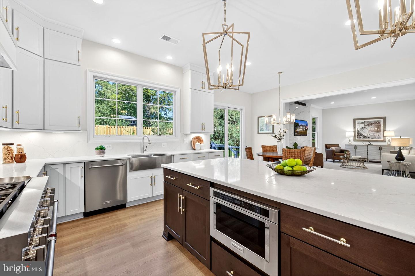 910 FAIRWAY DR NE, VIENNA, Virginia 22180, 6 Bedrooms Bedrooms, ,6 BathroomsBathrooms,Residential,For sale,910 FAIRWAY DR NE,VAFX2228436 MLS # VAFX2228436