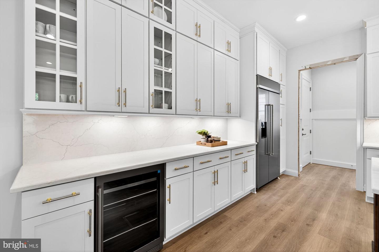 910 FAIRWAY DR NE, VIENNA, Virginia 22180, 6 Bedrooms Bedrooms, ,6 BathroomsBathrooms,Residential,For sale,910 FAIRWAY DR NE,VAFX2228436 MLS # VAFX2228436