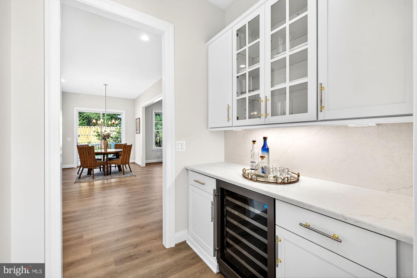 910 FAIRWAY DR NE, VIENNA, Virginia 22180, 6 Bedrooms Bedrooms, ,6 BathroomsBathrooms,Residential,For sale,910 FAIRWAY DR NE,VAFX2228436 MLS # VAFX2228436